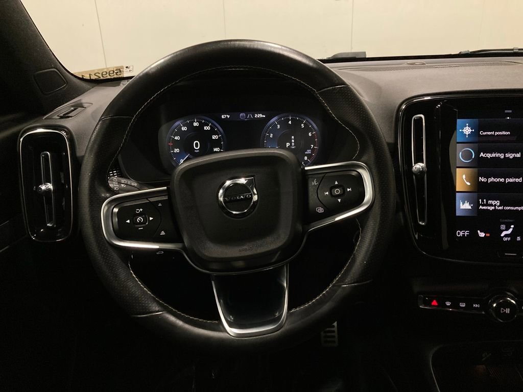 Used 2021 Volvo XC40 T5 R-Design image 19