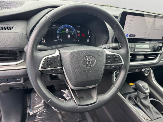 Used 2025 Toyota Grand Highlander AWD image 16
