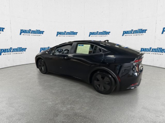 Used 2025 Toyota Prius LE FWD image 8