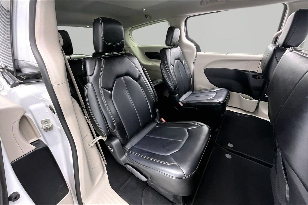 Used 2024 Chrysler Pacifica Touring-L FWD image 27