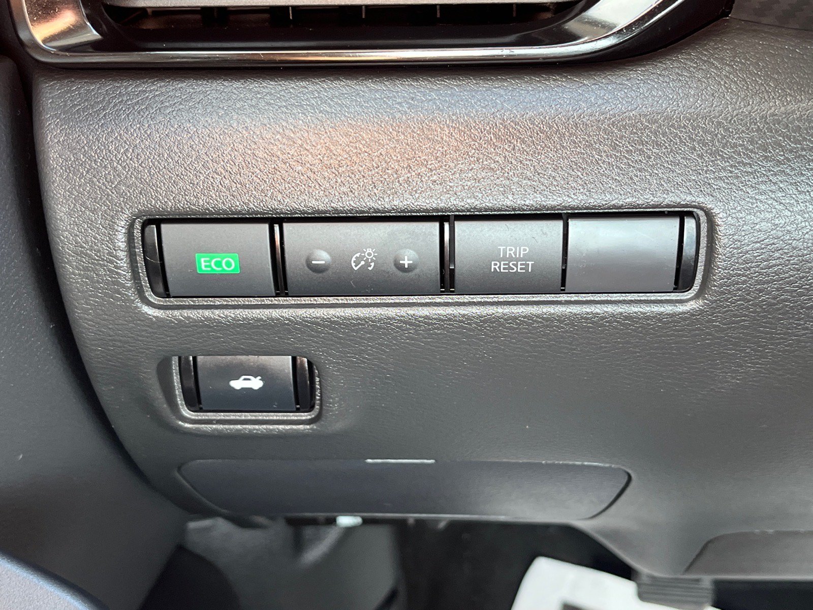 Used 2025 Nissan Sentra SV FWD image 17