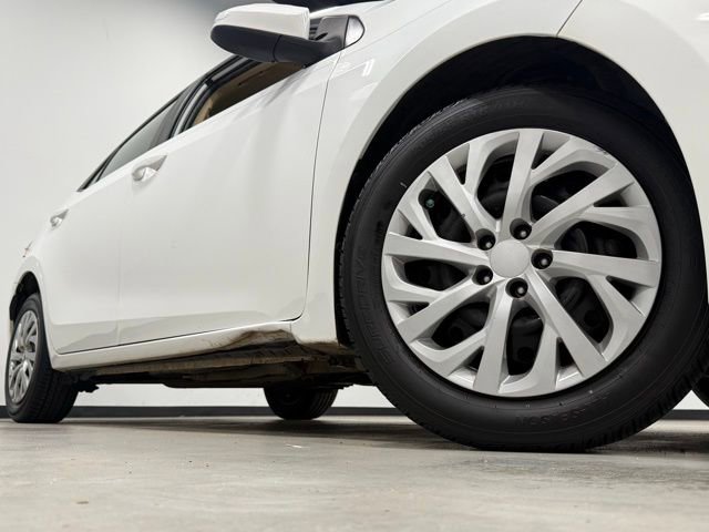 Used 2018 Toyota Corolla LE image 2