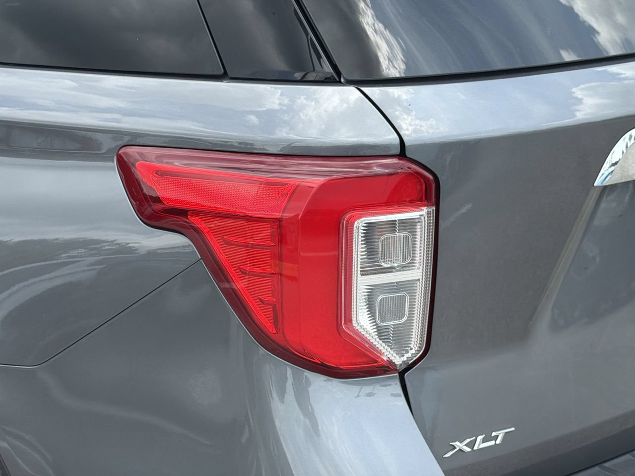 Certified 2023 Ford Explorer XLT RWD image 7