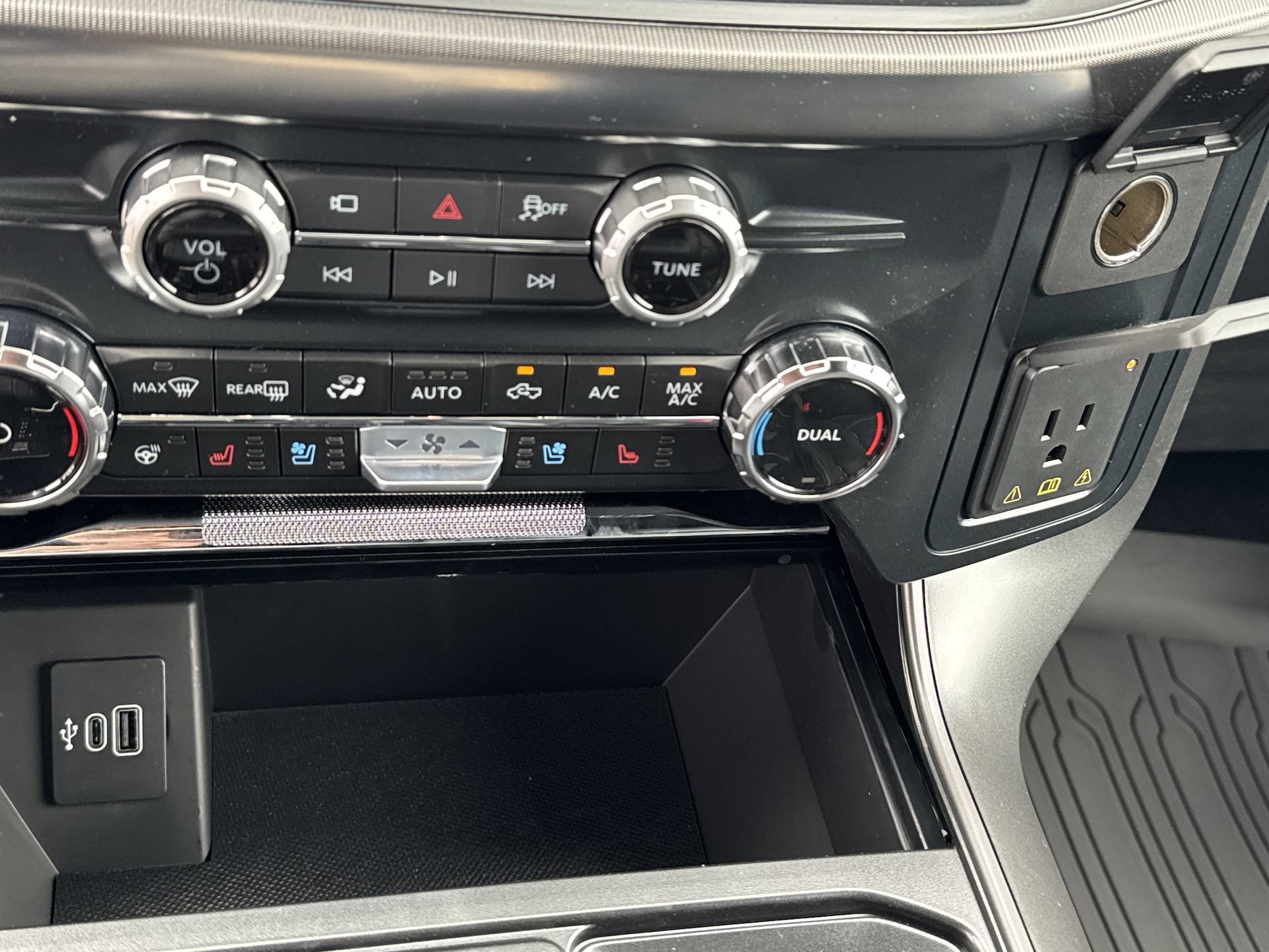 Certified 2025 Ford F150 Lariat w/ Equipment Group 501A Mid AWD/4WD image 54