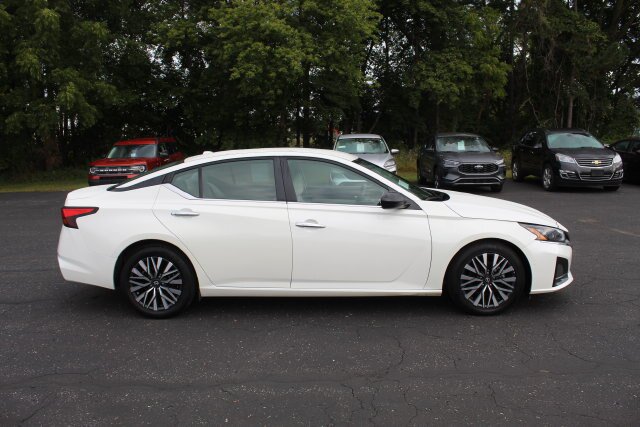 Used 2025 Nissan Altima 2.5 SV FWD image 6
