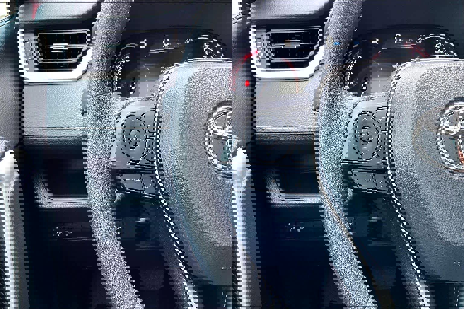 Used 2025 Toyota RAV4 XLE Premium image 25