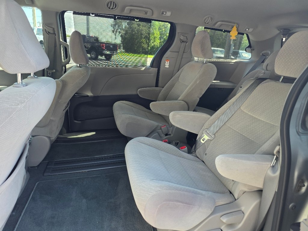 Used 2020 Toyota Sienna LE FWD image 17