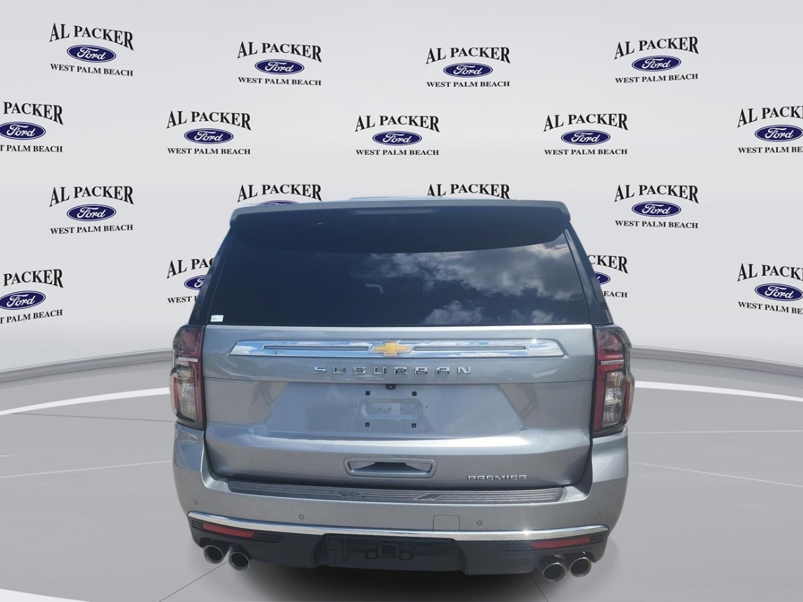 Used 2023 Chevrolet Suburban Premier image 4