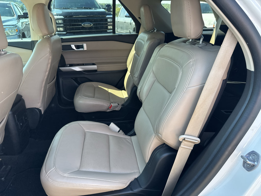 Certified 2024 Ford Explorer XLT RWD image 9