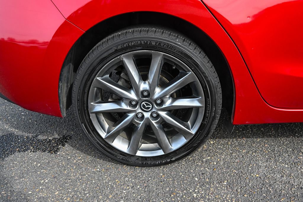 Used 2018 MAZDA MAZDA3 Grand Touring w/ Premium Equipment Package FWD image 13