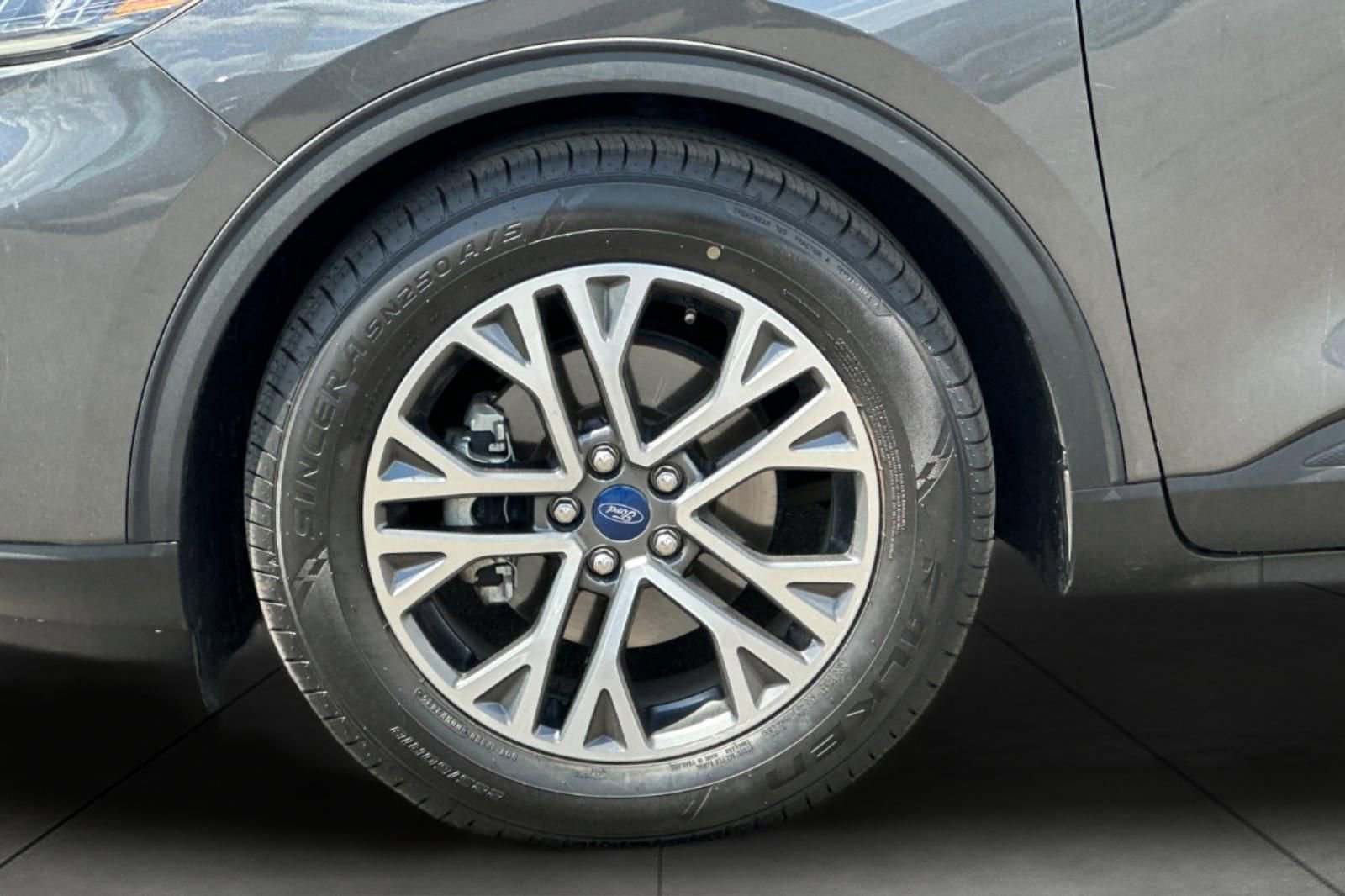 Certified 2020 Ford Escape SEL FWD image 31