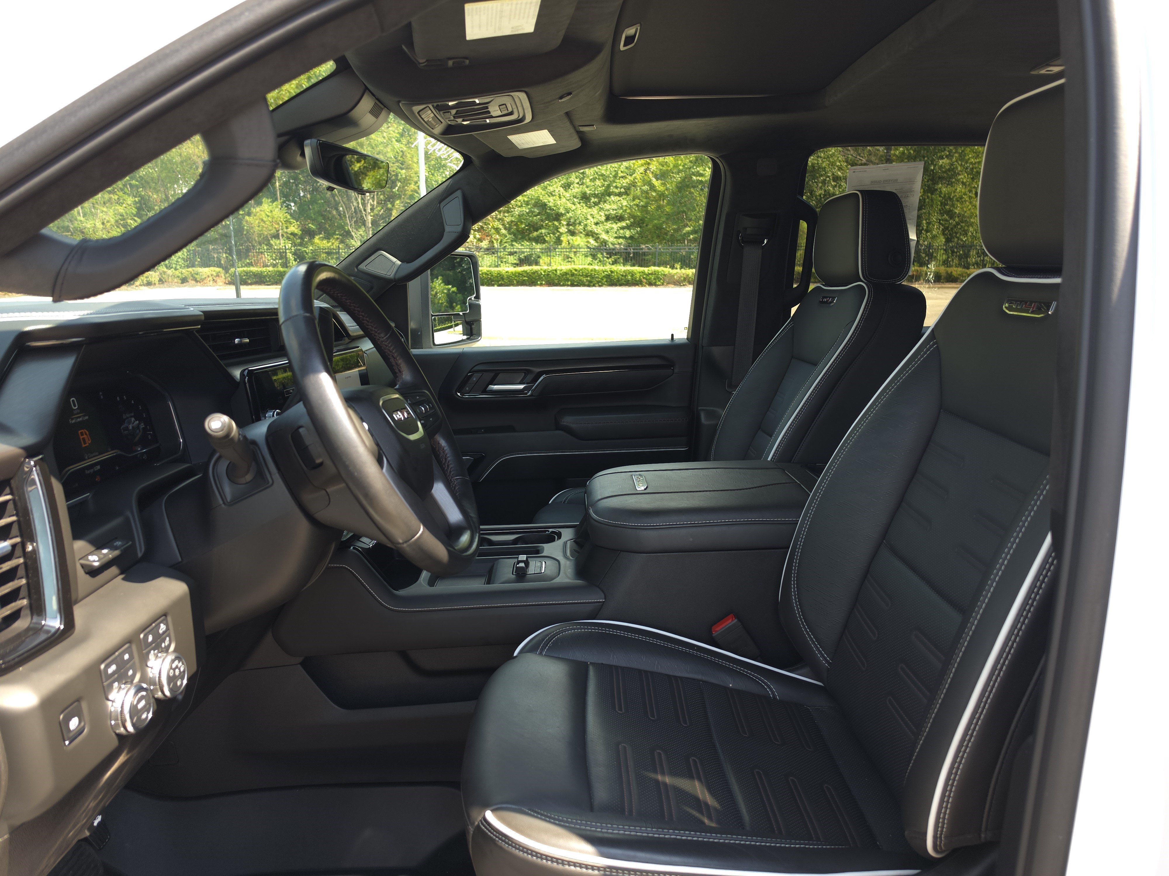 Used 2025 GMC Sierra 2500 AT4X AWD/4WD image 11