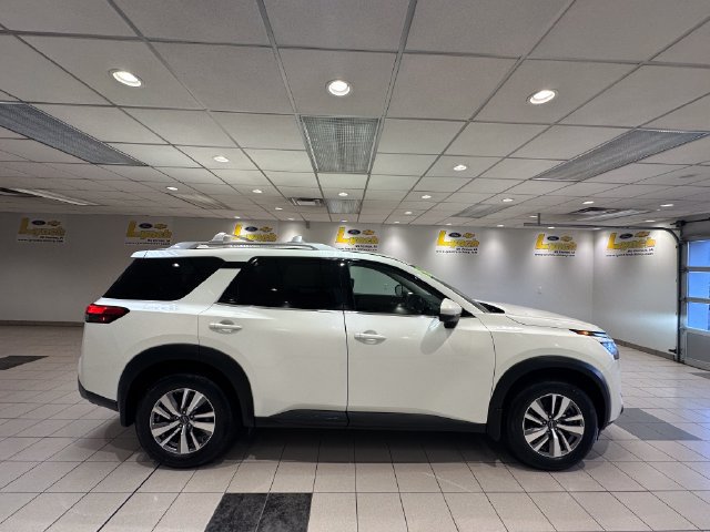 Used 2023 Nissan Pathfinder SL AWD/4WD image 3