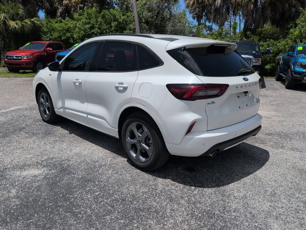 Certified 2024 Ford Escape ST-Line w/ Tech Pack #1 FWD image 5
