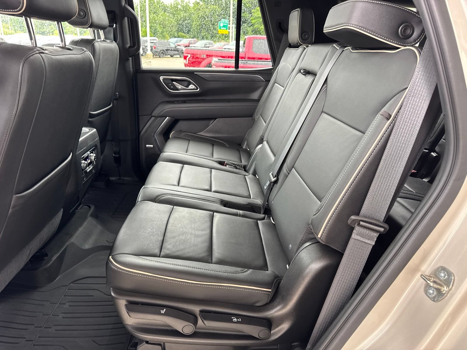 Used 2021 GMC Yukon SLT w/ SLT Premium Package AWD/4WD image 40