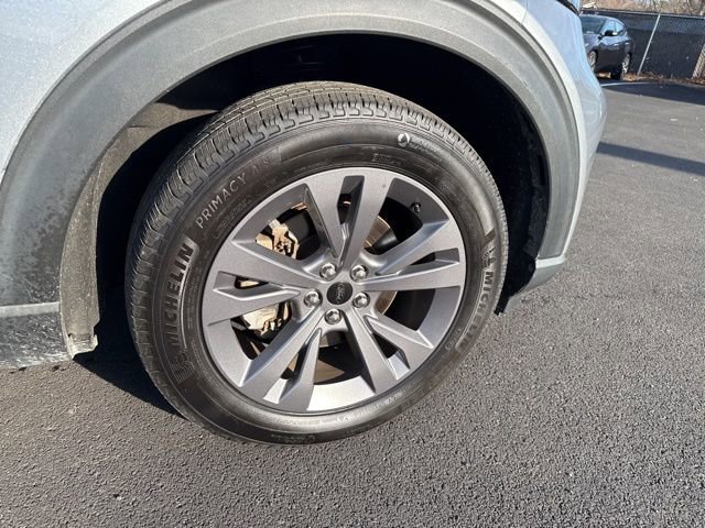 Certified 2022 Ford Explorer XLT w/ Equipment Group 202A image 10