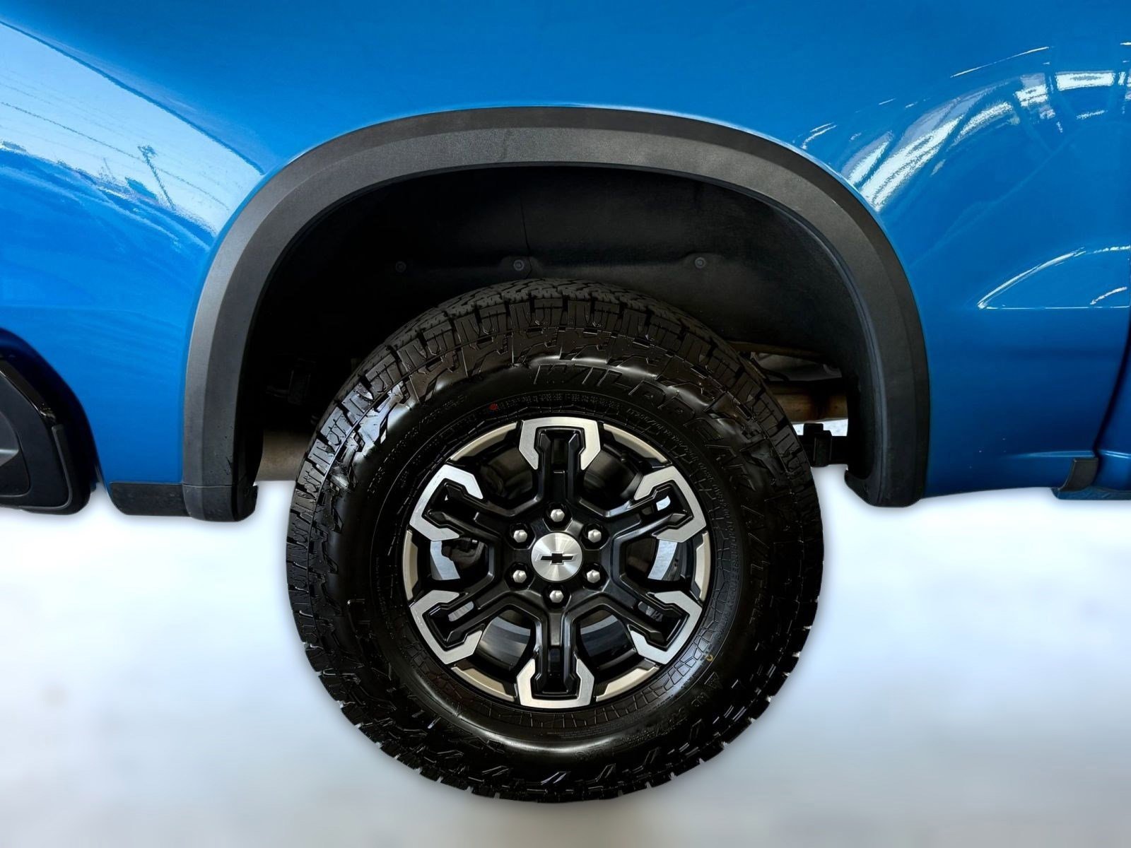 Used 2023 Chevrolet Silverado 1500 ZR2 w/ Technology Package AWD/4WD image 12