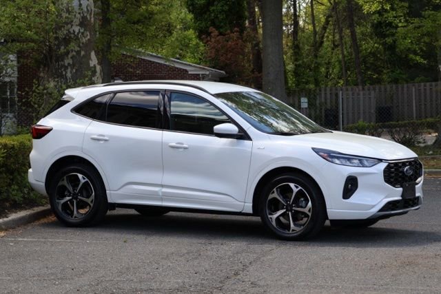 Certified 2023 Ford Escape ST-Line Select w/ Tech Pack #2 AWD/4WD image 3