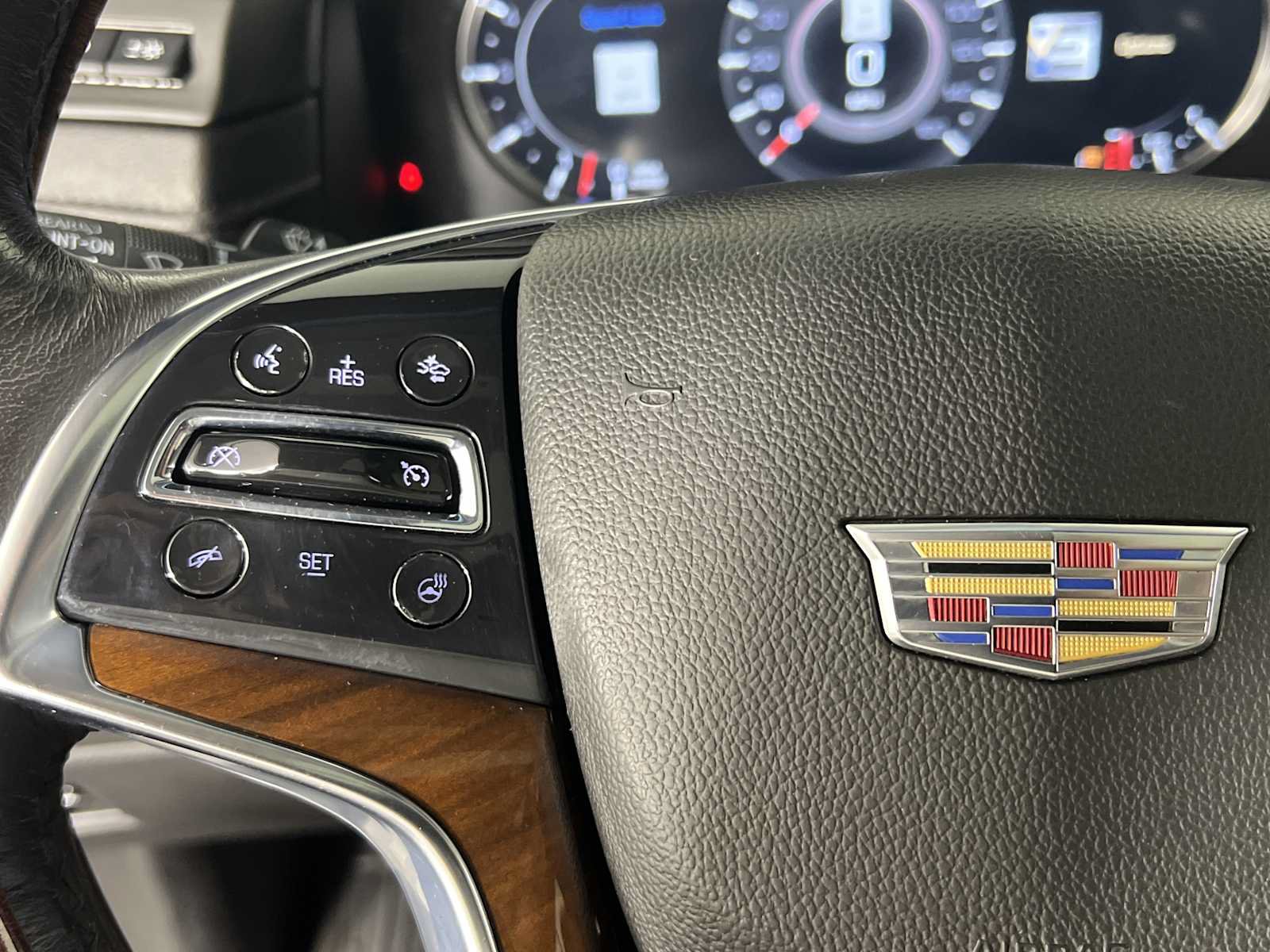 Used 2020 Cadillac Escalade ESV Premium Luxury w/ Escalade Sport Edition RWD image 40