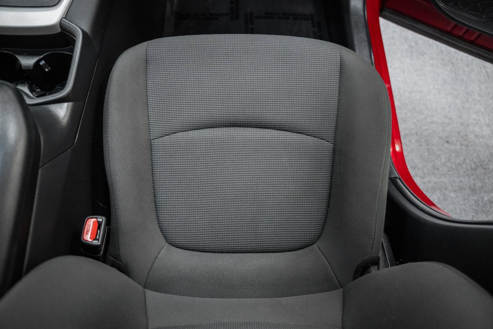 Used 2021 Toyota RAV4 LE image 34