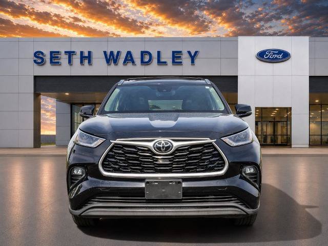 Used 2021 Toyota Highlander XLE AWD/4WD image 2