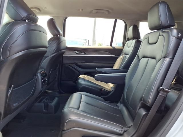 Used 2024 Jeep Grand Cherokee L Limited AWD/4WD image 11
