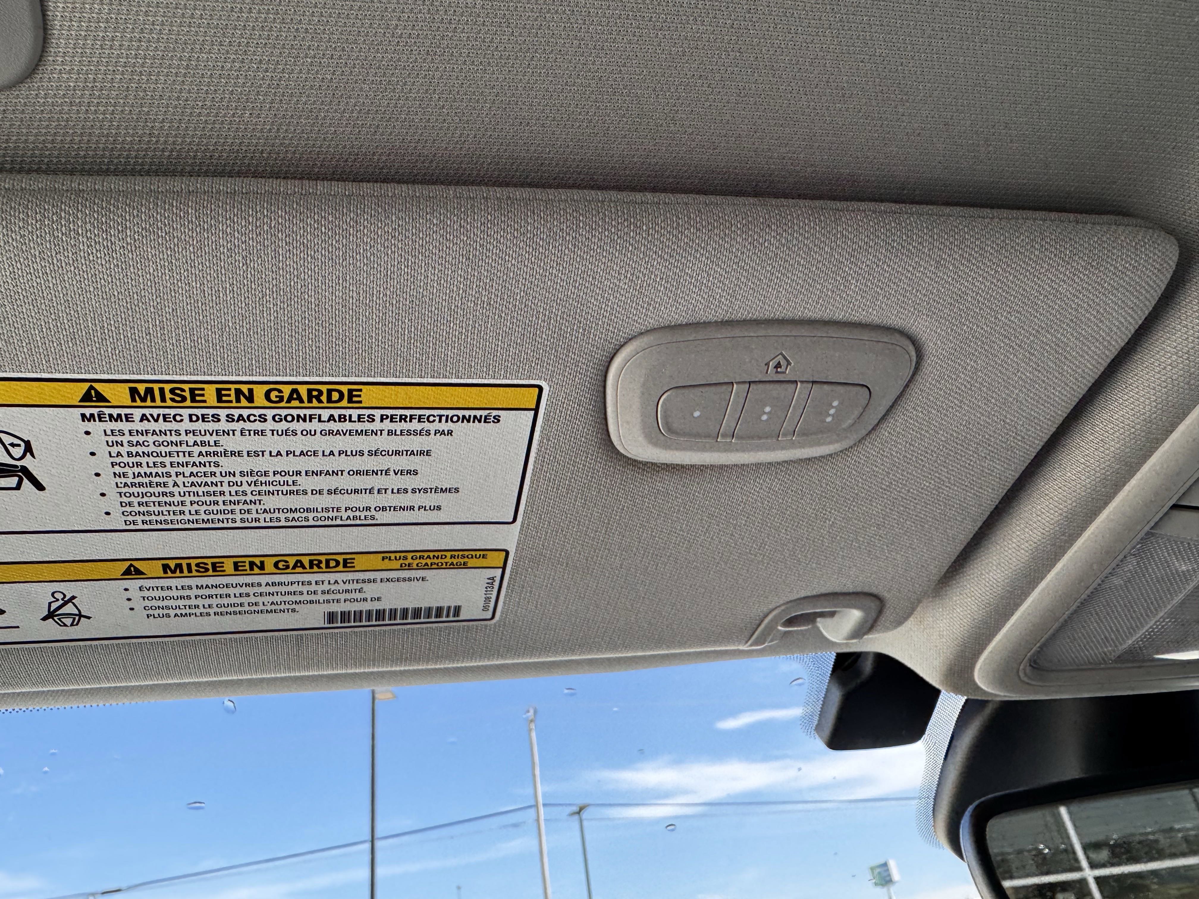 Used 2023 Jeep Cherokee Altitude Lux image 18