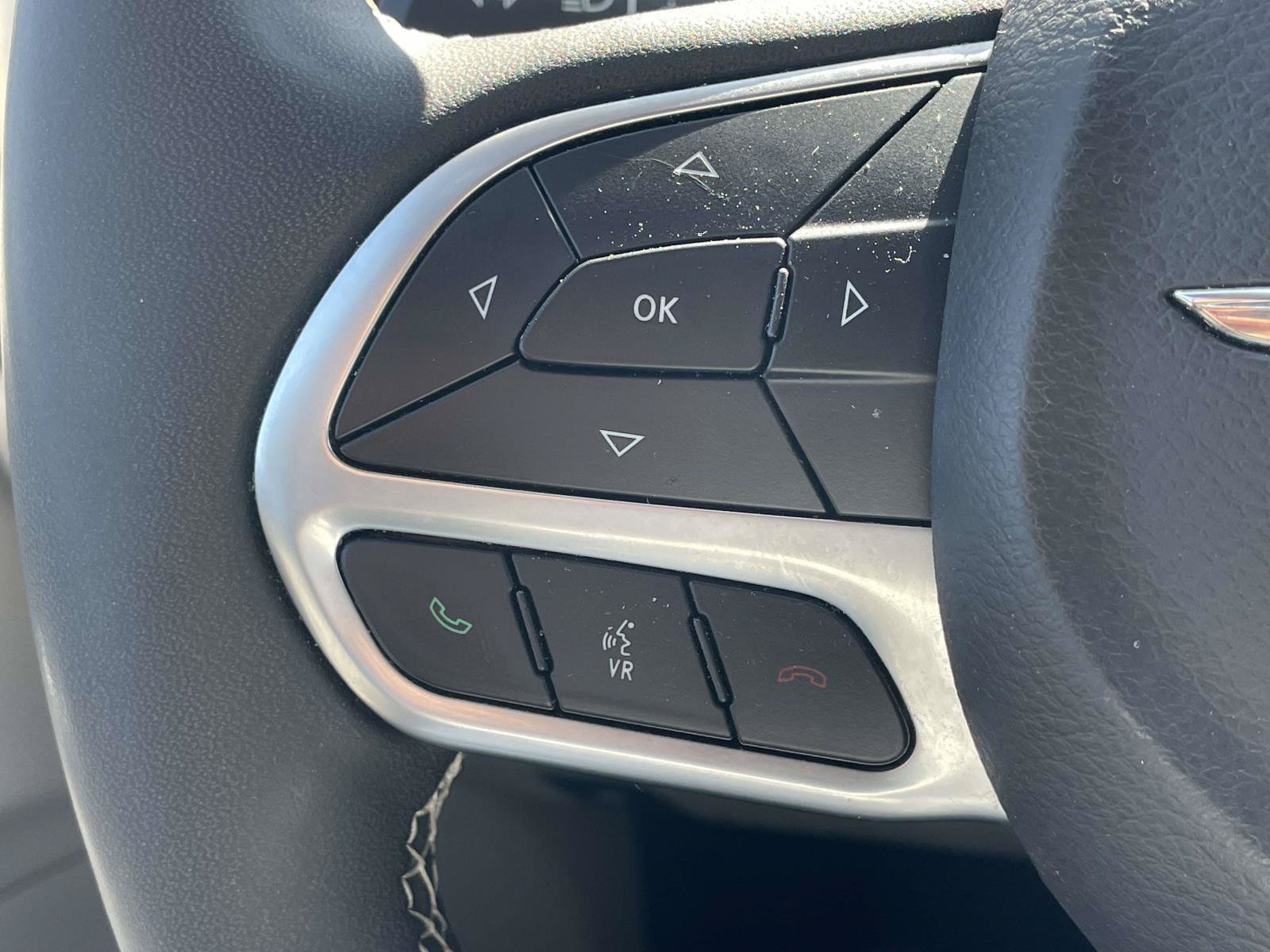 Used 2024 Chrysler Pacifica Touring-L FWD image 19