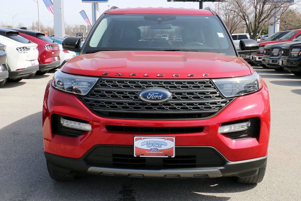 Certified 2022 Ford Explorer XLT w/ Equipment Group 202A image 3