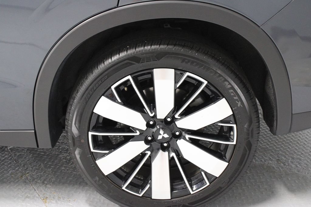 Used 2025 Mitsubishi Outlander AWD image 19