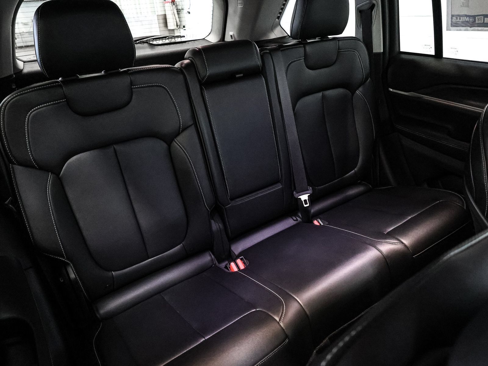 Used 2023 Jeep Grand Cherokee Limited AWD/4WD image 23
