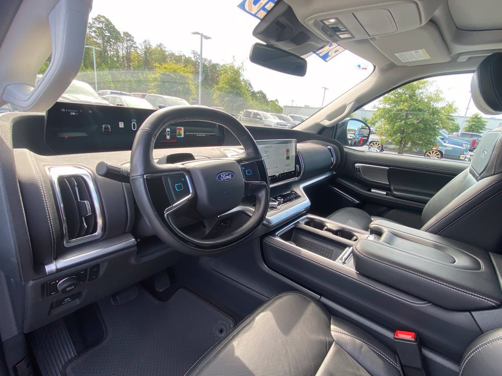 Certified 2025 Ford Expedition Max Platinum AWD/4WD image 9