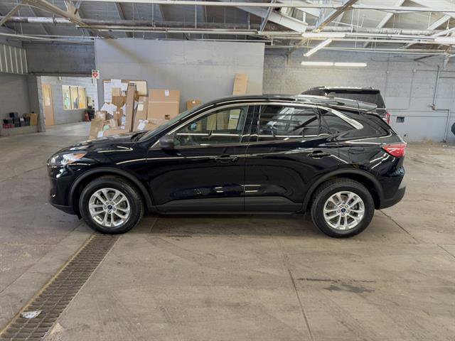 Certified 2022 Ford Escape SE image 2