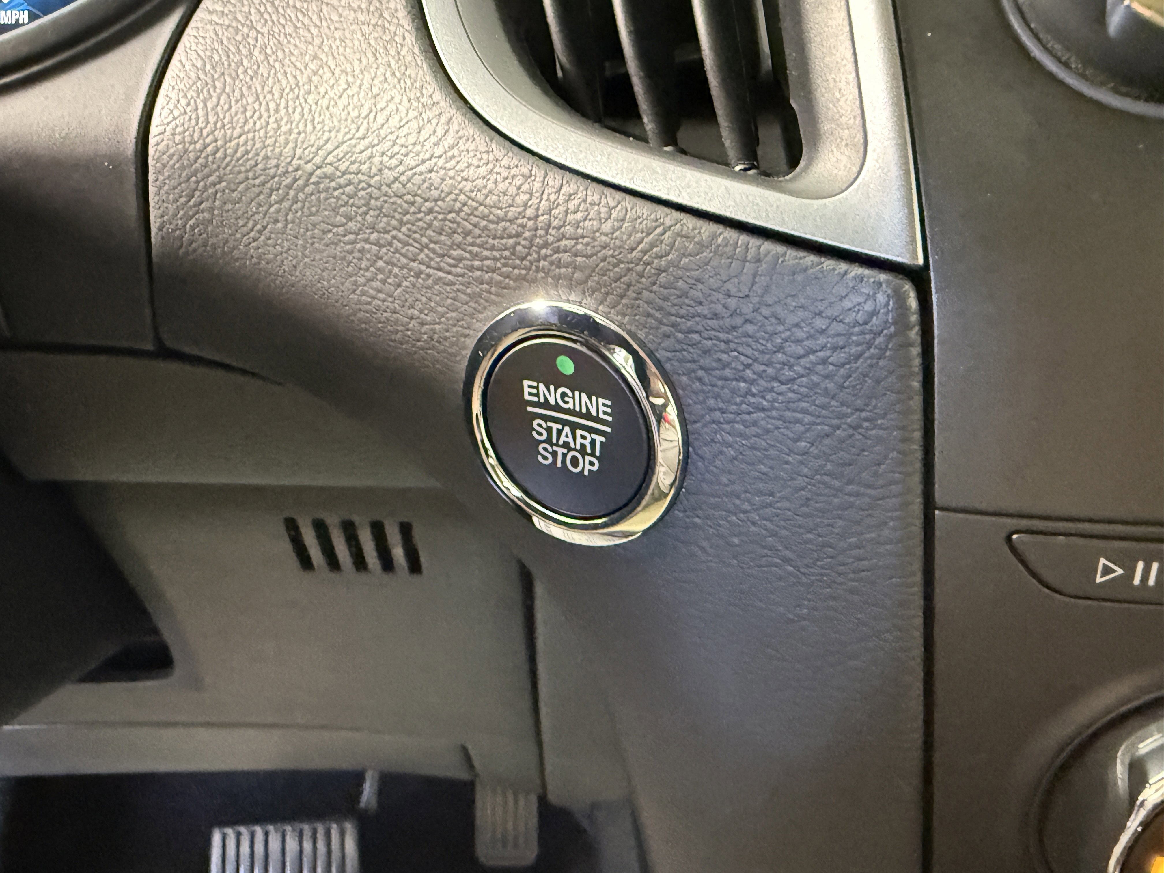 Certified 2018 Ford Edge SE image 26