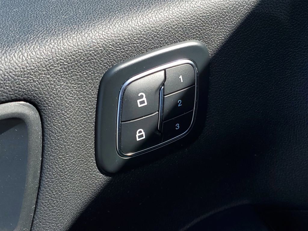Certified 2025 Ford Escape Platinum AWD/4WD image 28