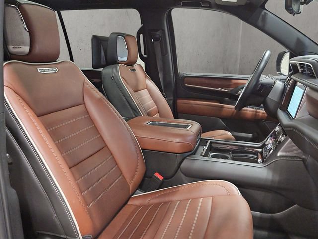 Used 2024 GMC Yukon XL Denali Ultimate AWD/4WD image 18