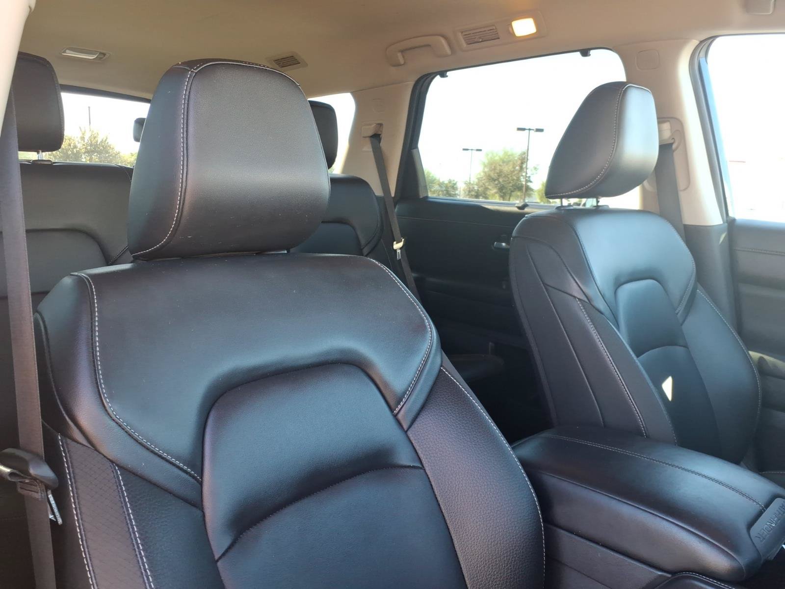 Used 2025 Nissan Pathfinder SL FWD image 11