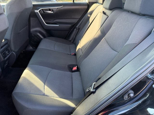 Used 2025 Toyota RAV4 XLE FWD image 5