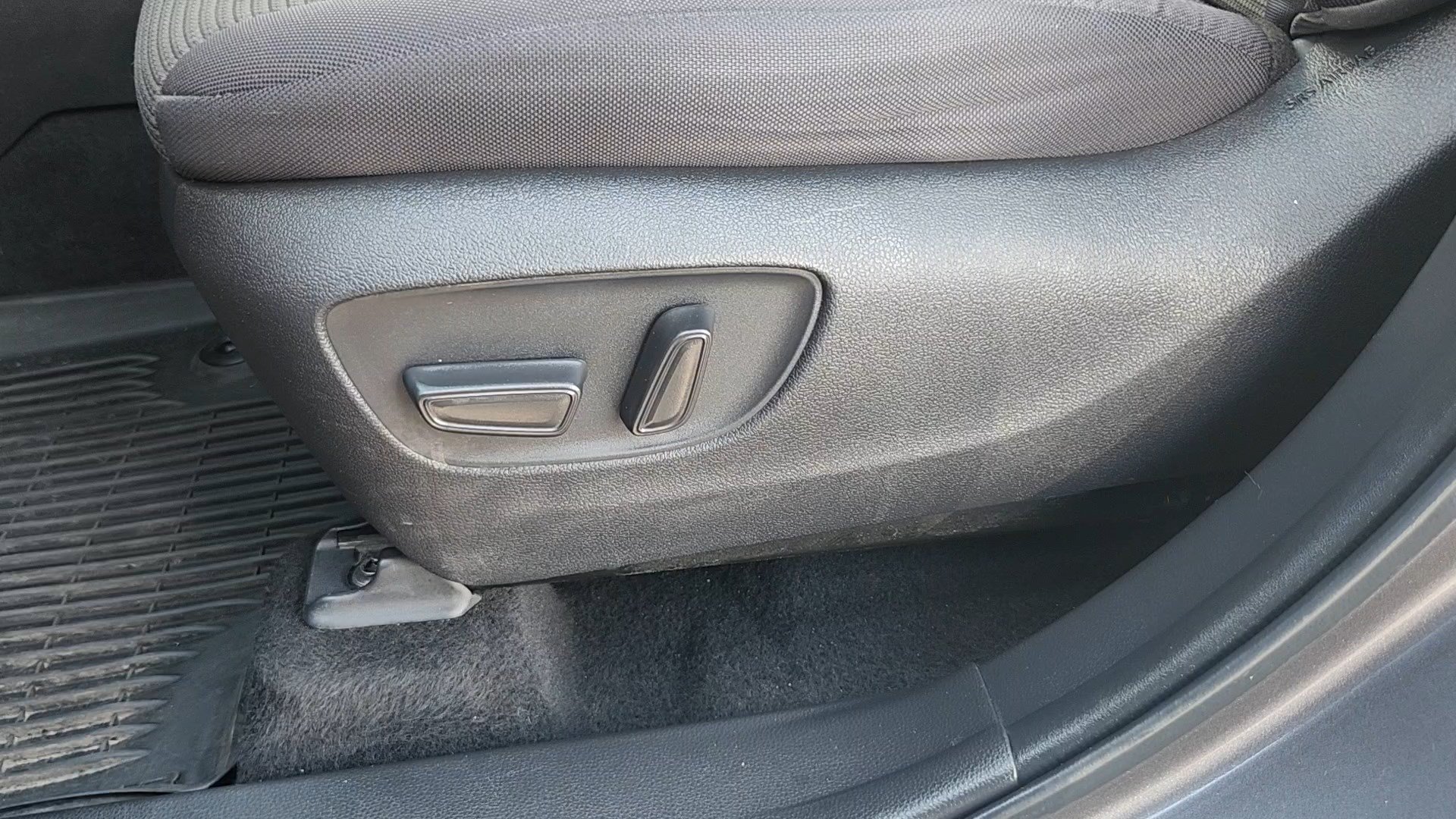 Used 2022 Toyota Highlander LE AWD/4WD image 8