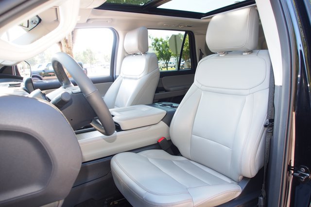 Certified 2025 Ford Expedition Active AWD/4WD image 23