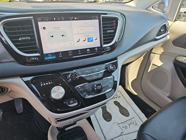 Used 2024 Chrysler Pacifica Touring-L FWD image 23