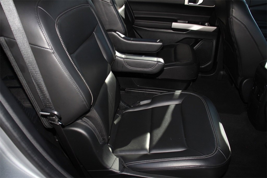 Certified 2022 Ford Explorer XLT w/ Equipment Group 202A image 25