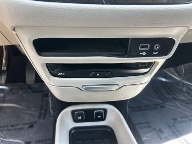 Used 2020 Chrysler Pacifica Limited w/ Advanced Safetytec Group FWD image 31