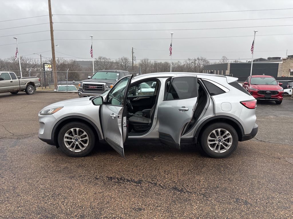 Certified 2020 Ford Escape SE image 7