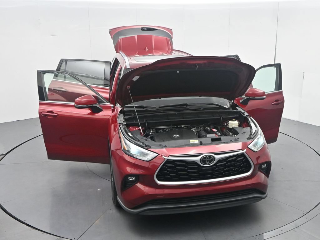 Used 2021 Toyota Highlander XLE FWD image 48