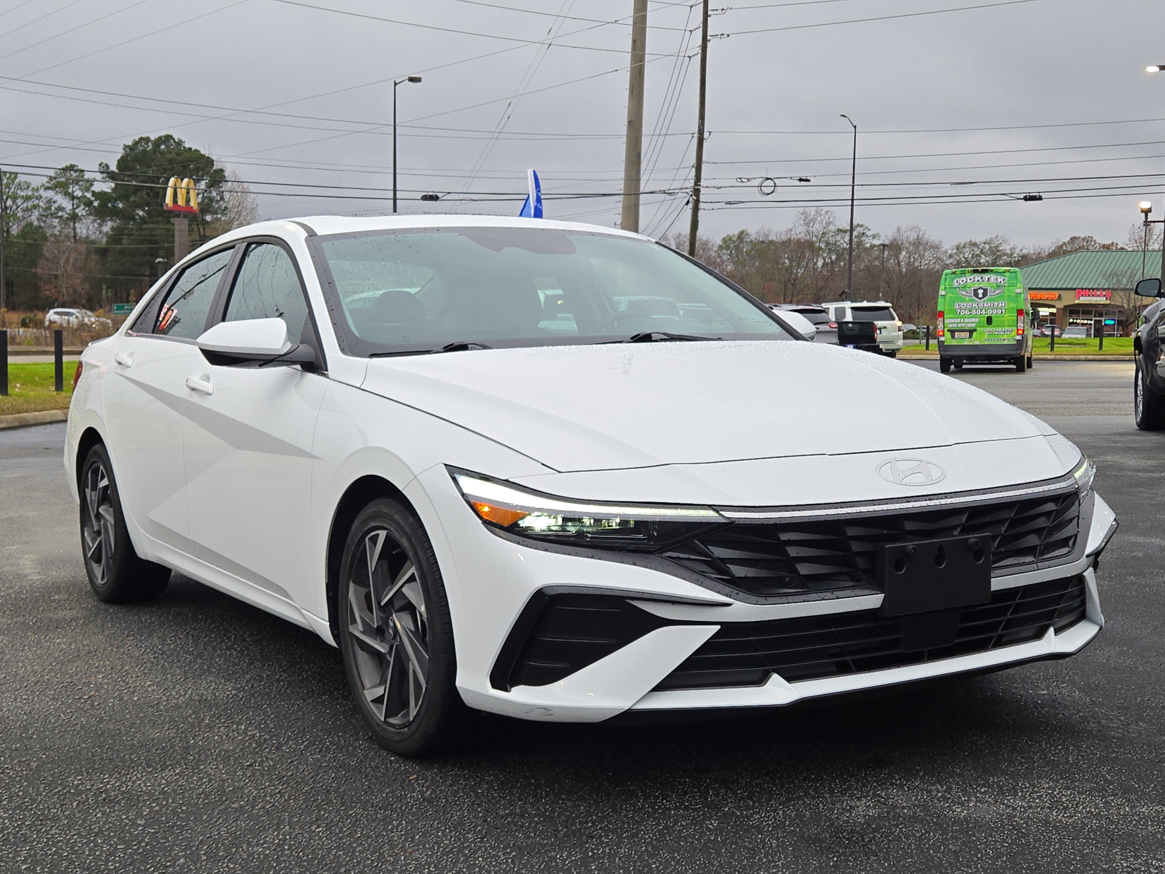 Used 2025 Hyundai Elantra SEL image 4