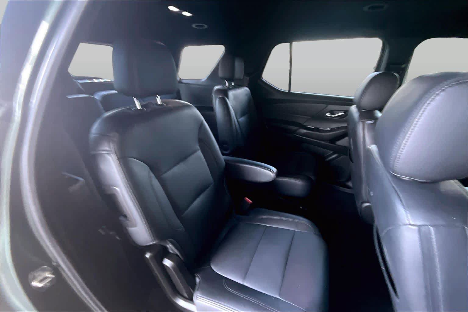 Used 2022 Chevrolet Traverse LT FWD image 19