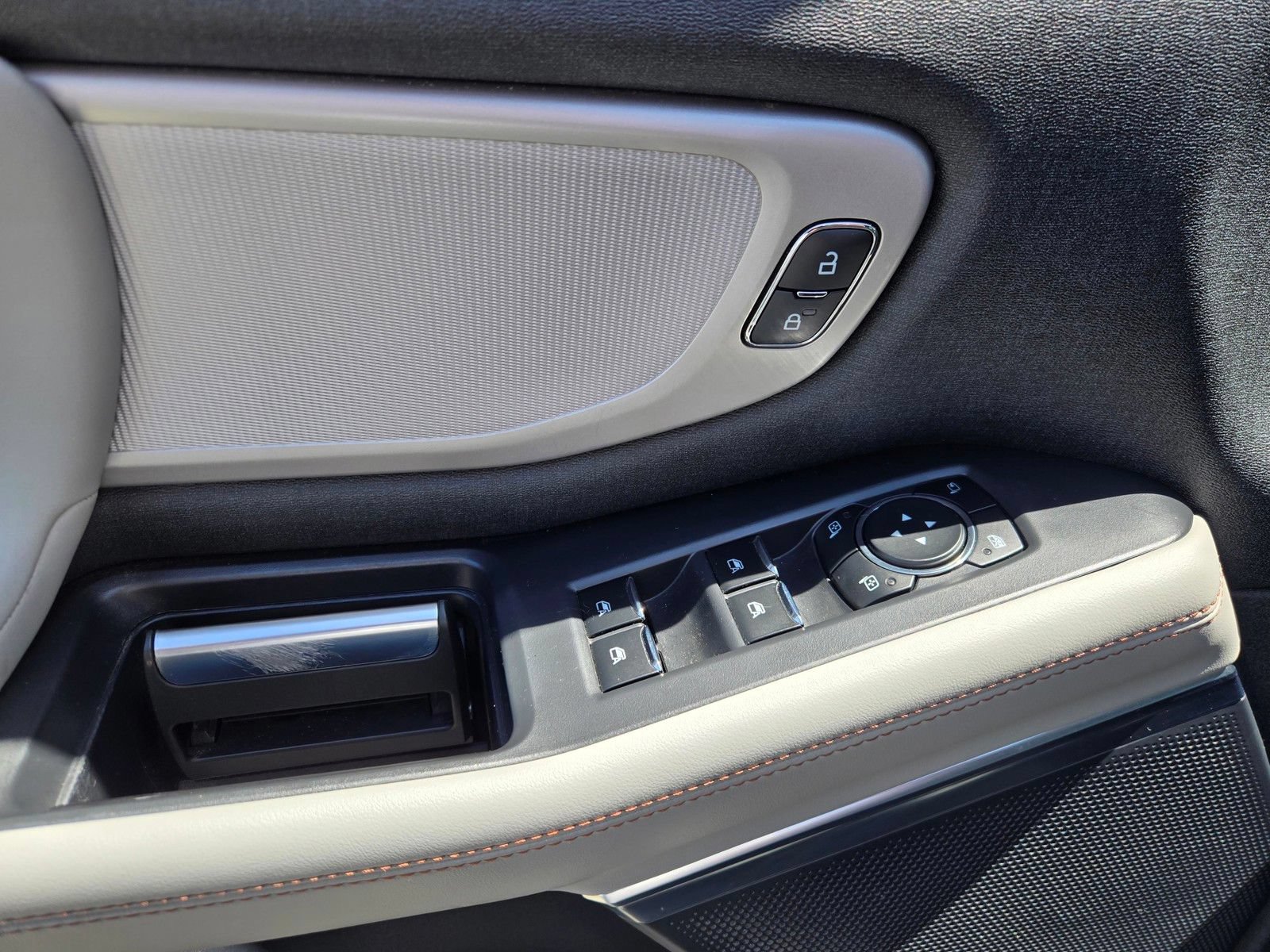 Certified 2025 Ford Expedition Active AWD/4WD image 19