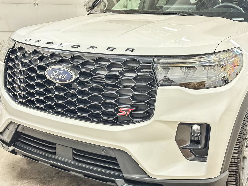 Certified 2025 Ford Explorer ST AWD/4WD image 15
