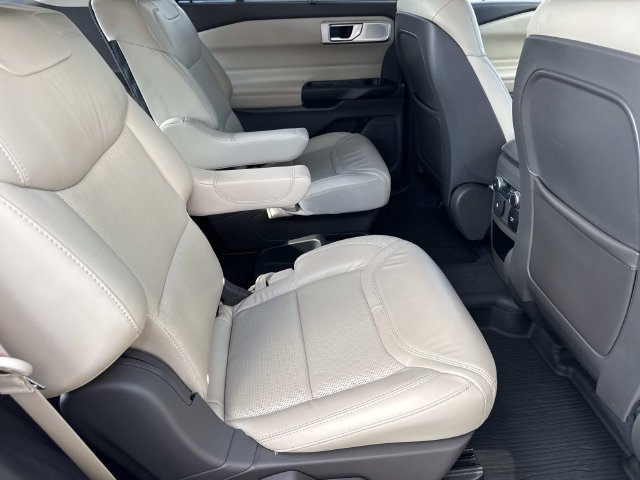 Certified 2020 Ford Explorer Platinum w/ Premium Technology Package AWD/4WD image 12